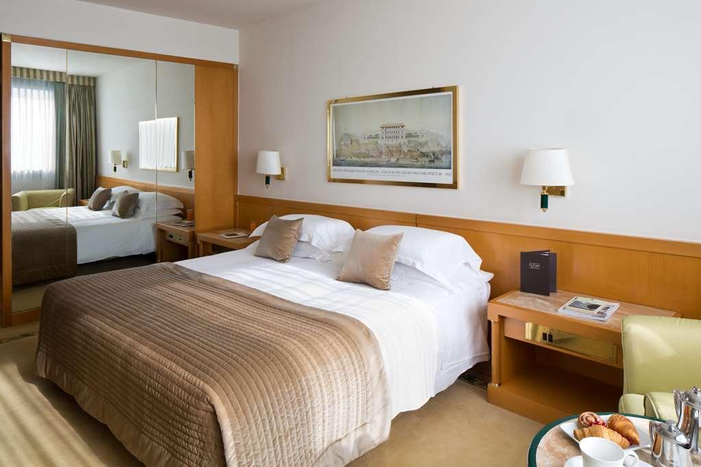 Starhotels President Genoa Room photo