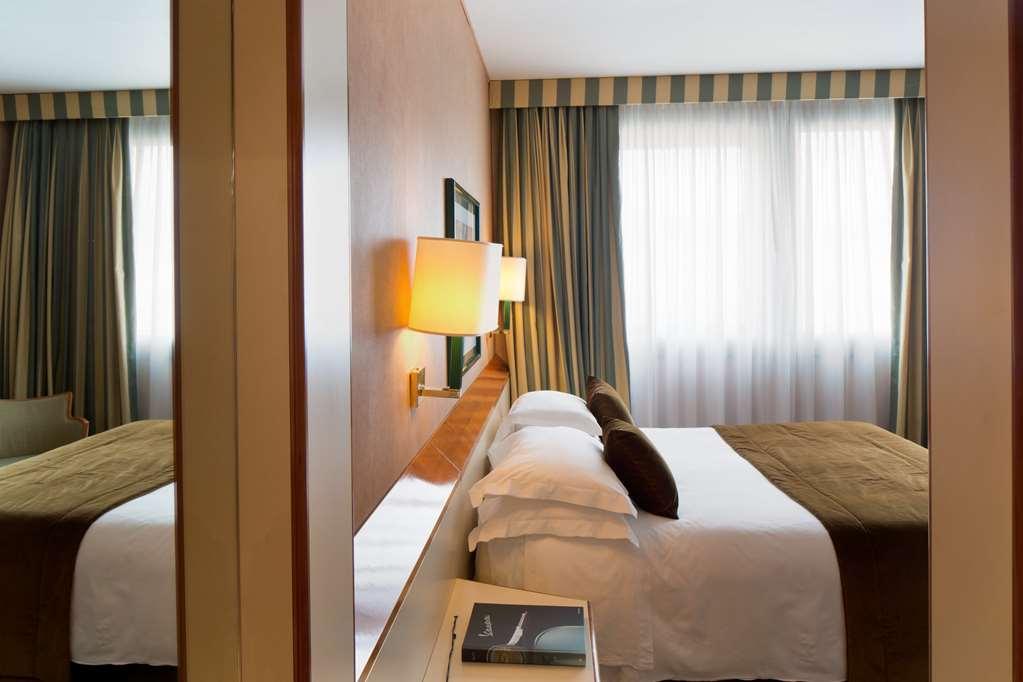 Starhotels President Genoa Room photo