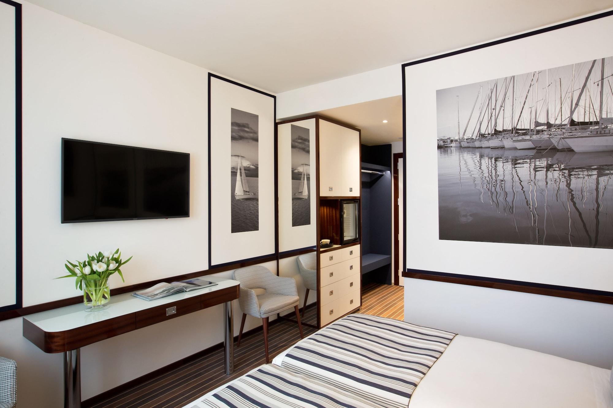 Starhotels President Genoa Exterior photo