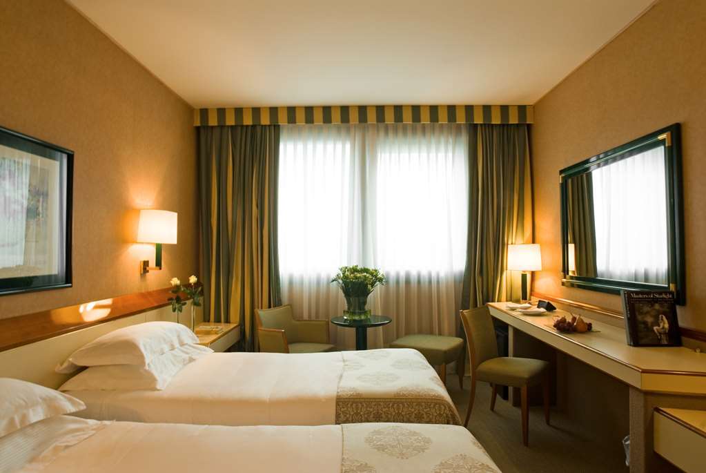 Starhotels President Genoa Room photo